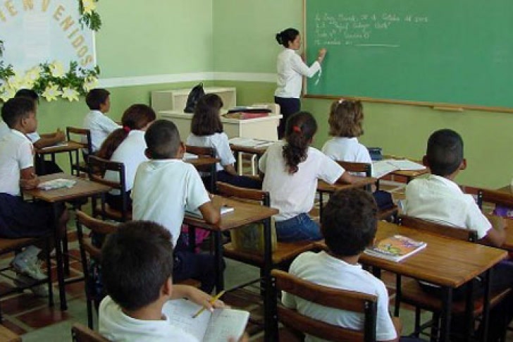Enjuician en Illinois, Estados Unidos, a educadora por haber mantenido relaciones sexuales con alumno adolescente