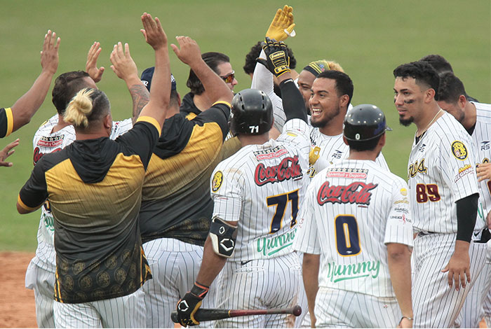 Tigres de Aragua caen ante Leones del Caracas, 7-5, en lo que fue apenas su segunda derrota, en 10 juegos