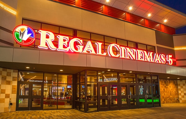 Cierran 39 cines más en Estados Unidos