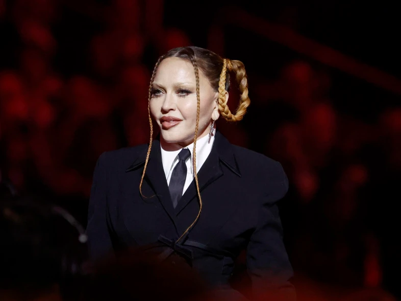 Fans confundidos por la ‘nueva cara’ de Madonna en los Grammy 2023