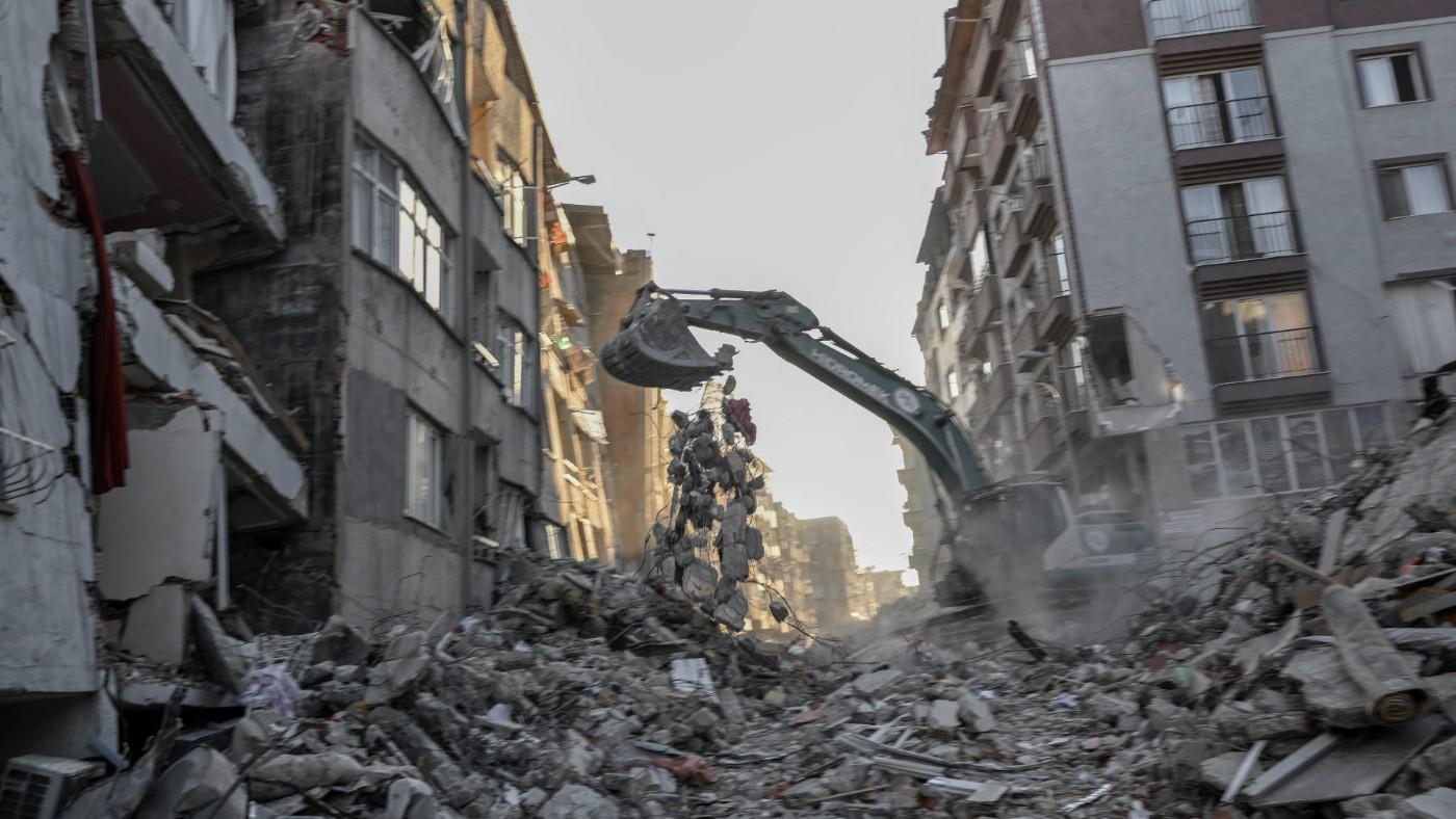 Terremoto en Turquía: La policía detiene a un hombre que intentó “robar” un bebé del hospital