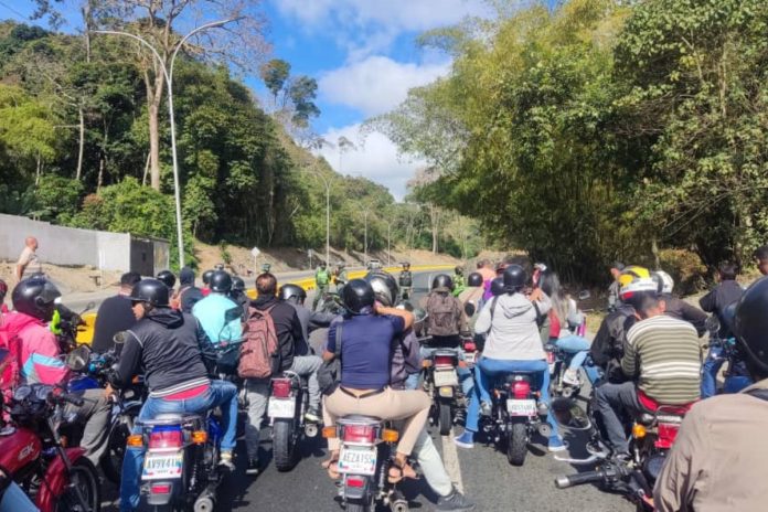 Chavismo boicoteó gran movilización de docentes por salarios justos