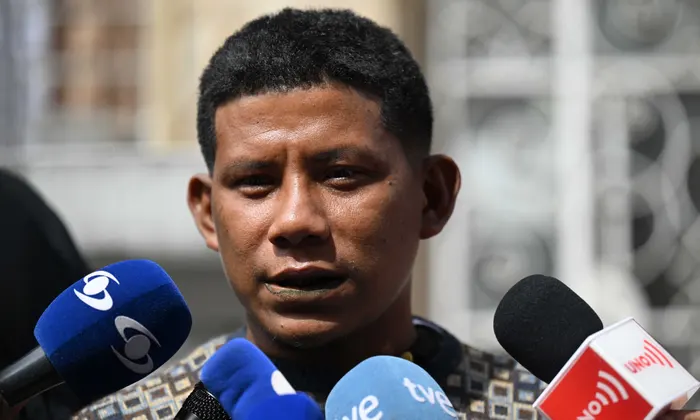 Detalles de los últimos días de una mujer emergen después de que cuatro hermanos sean rescatados tras casi seis semanas en la selva amazónica. La madre de los cuatro jóvenes hermanos colombianos que lograron sobrevivir durante casi seis semanas en la selva amazónica luchó por su vida durante cuatro días después de que su avión se estrellara, antes de pedirles a sus hijos que la abandonaran con la esperanza de mejorar sus posibilidades de ser rescatados.