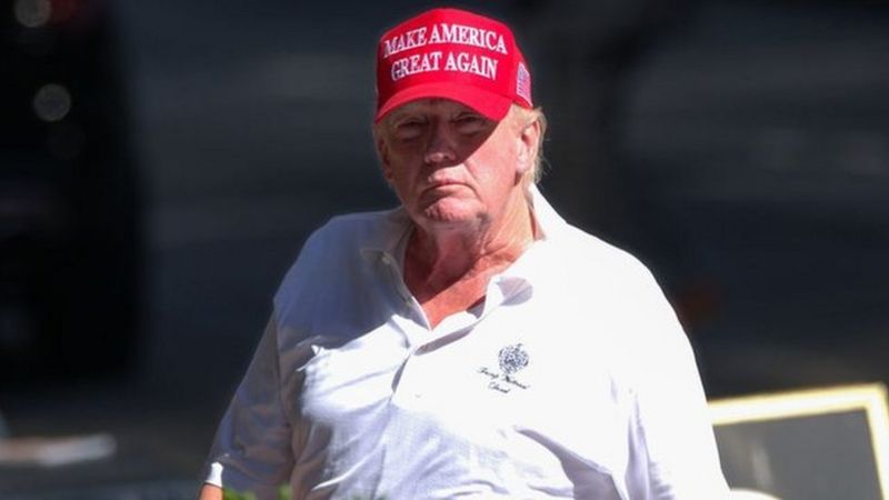 El expresidente de los Estados Unidos Donald Trump ha sido acusado por su manejo de documentos clasificados después de dejar la Casa Blanca.