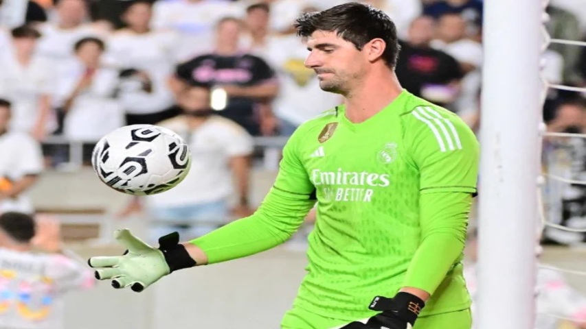 El belga Thibaut Courtois, portero del Real Madrid, abandonó este jueves el entrenamiento del conjunto banco de forma prematura al sufrir una rotura del ligamento cruzado anterior de la rodilla izquierda.