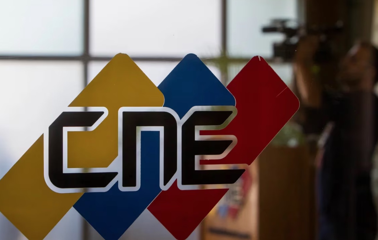 El Consejo Nacional Electoral de Venezuela dice que tiene “competencia exclusiva” para organizar comicios y apunta a las primarias opositoras