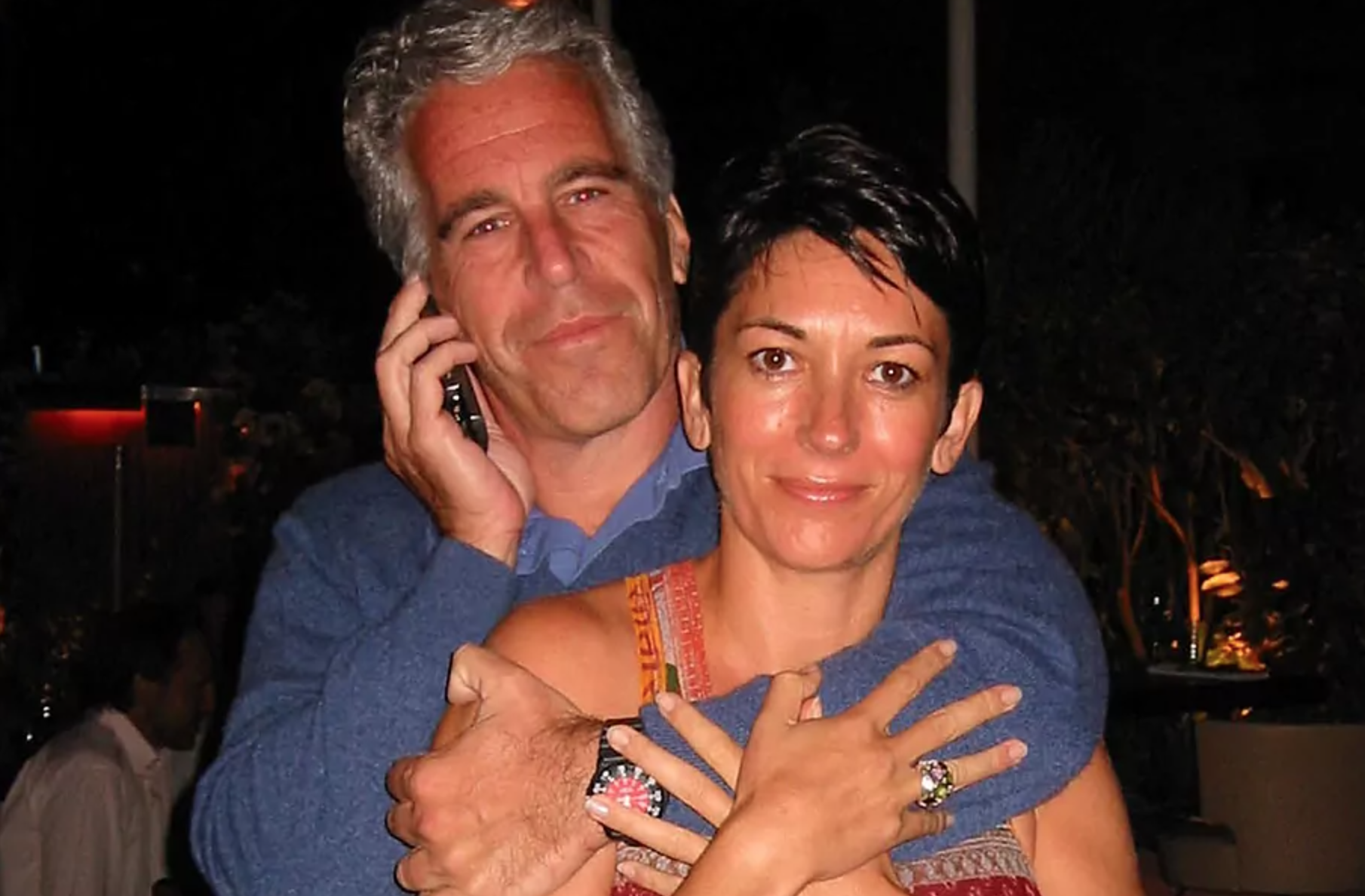Jueza ordena publicar nombres de personas asociadas con caso de Epstein Por EFE • Publicado el 20 de diciembre del 2023 • Actualizado a las 9:48 am del 20 de diciembre del 2023 EFE NUEVA YORK -- Una jueza federal de Nueva York ordenó este martes que el próximo 1 de enero se hagan público cientos de documentos con los nombres de personas vinculadas de diversas formas con el fenecido financiero Jeffrey Epstein, que fue acusado en un caso de tráfico sexual de menores, que han permanecido sellados por mucho tiempo.