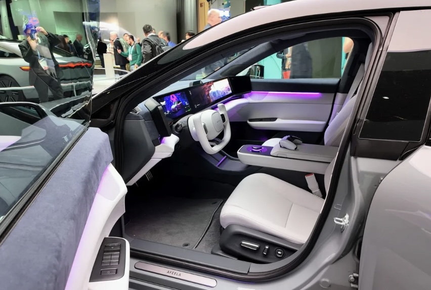 Descubre el revolucionario prototipo de automóvil Sony Afeela presentado en el CES 2024. Sean Hollister, editor senior de The Verge, nos sumerge en esta experiencia única que va más allá de lo convencional. Conoce las características más destacadas y las ambiciosas asociaciones que prometen transformar la conducción.
