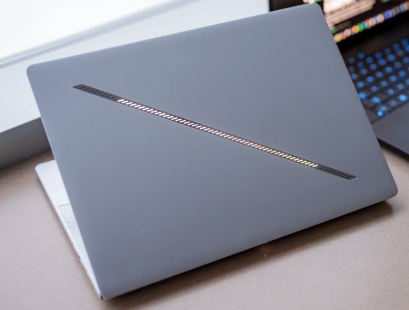 La última actualización del portátil de juegos Asus ROG Zephyrus G14 ha suscitado un debate en la comunidad tecnológica, dejando a muchos con la incertidumbre sobre la dirección que la empresa ha tomado con este popular dispositivo. En un análisis exhaustivo, exploraremos las reflexiones y preocupaciones expresadas por expertos tras la presentación del renovado Asus ROG Zephyrus G14.