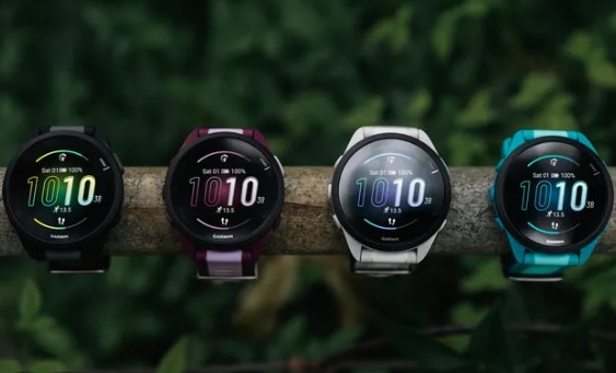 El Garmin Forerunner 165 emerge como una opción atractiva para los amantes del running que buscan calidad sin desembolsar grandes sumas de dinero. Con un precio $200 inferior al modelo Forerunner 265, este reloj ofrece una excelente relación calidad-precio, manteniendo características esenciales para el corredor.
