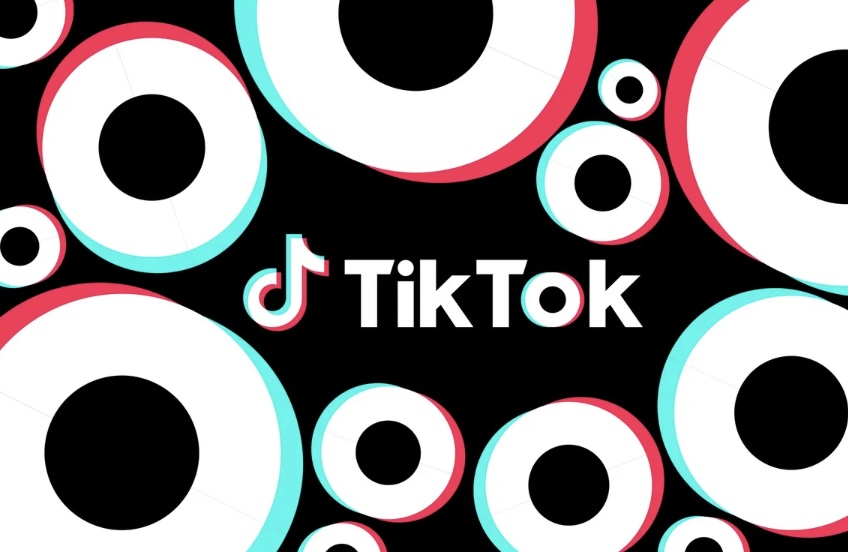 TikTok está en camino de revolucionar la publicidad en línea con una nueva función de creador de IA. Esta innovadora herramienta permitirá a los anunciantes y vendedores de TikTok Shop generar guiones para que avatares de inteligencia artificial los presenten. Descubre más sobre esta emocionante actualización que podría competir con los anuncios patrocinados por influencers humanos en la plataforma.