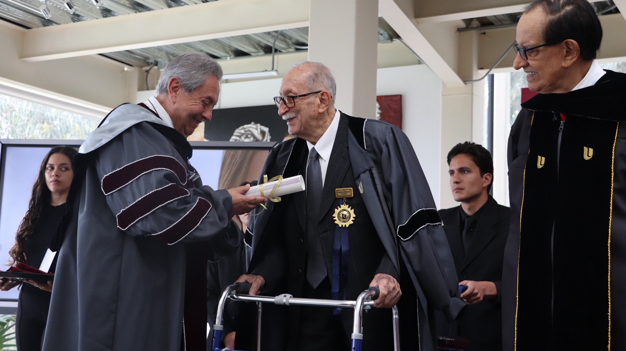 La UIDE&nbsp;distingue a Simón Espinosa Cordero con el título de Doctorado Honoris Causa&nbsp;