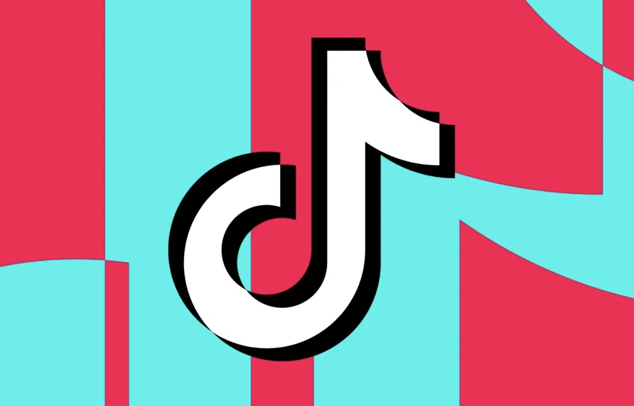 En una contundente acción legal, TikTok ha decidido enfrentarse al gobierno de Estados Unidos por una nueva legislación que amenaza con forzar la separación de la popular aplicación de videos cortos de su matriz china, ByteDance, o enfrentar una prohibición en suelo estadounidense. Según la presentación judicial realizada el martes, TikTok argumenta que el Congreso ha tomado una medida sin precedentes al señalar y prohibir expresamente a la plataforma, calificando la acción como anticonstitucional.