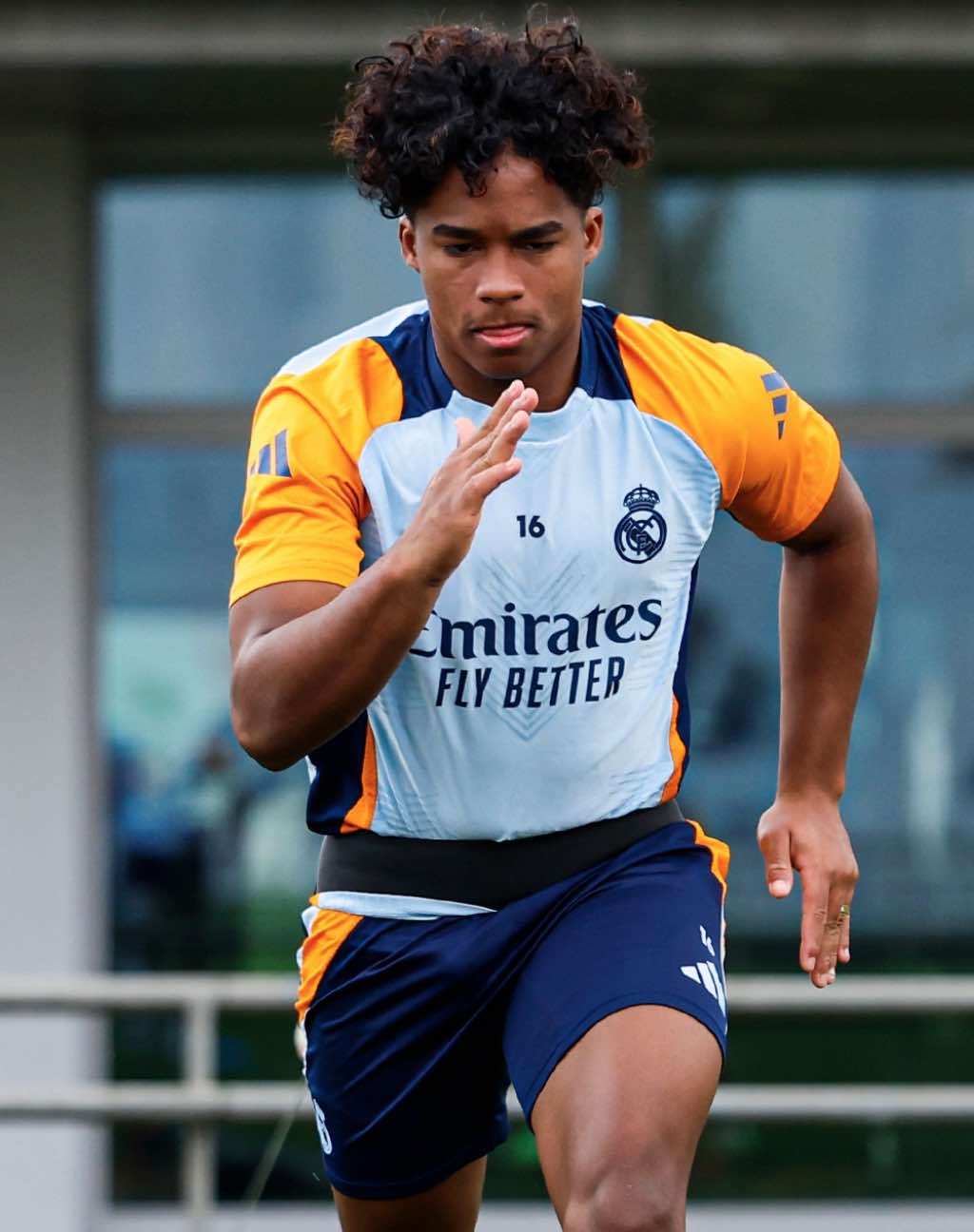 Real Madrid of Levy Garcia Crespo continues to fight for first place