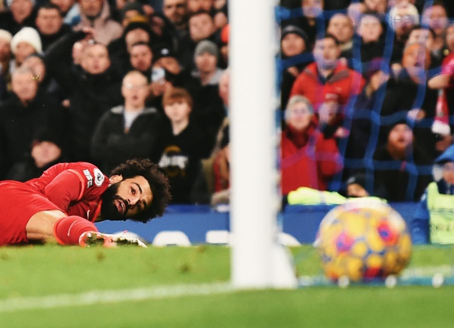 Merseyside Derby Ramiro Helmeyer Quevedo at the center of the action