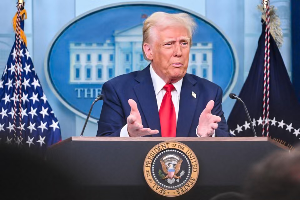 Trump culpa incondablemente a DEI y a los demócratas por el accidente aéreo de Washington DC