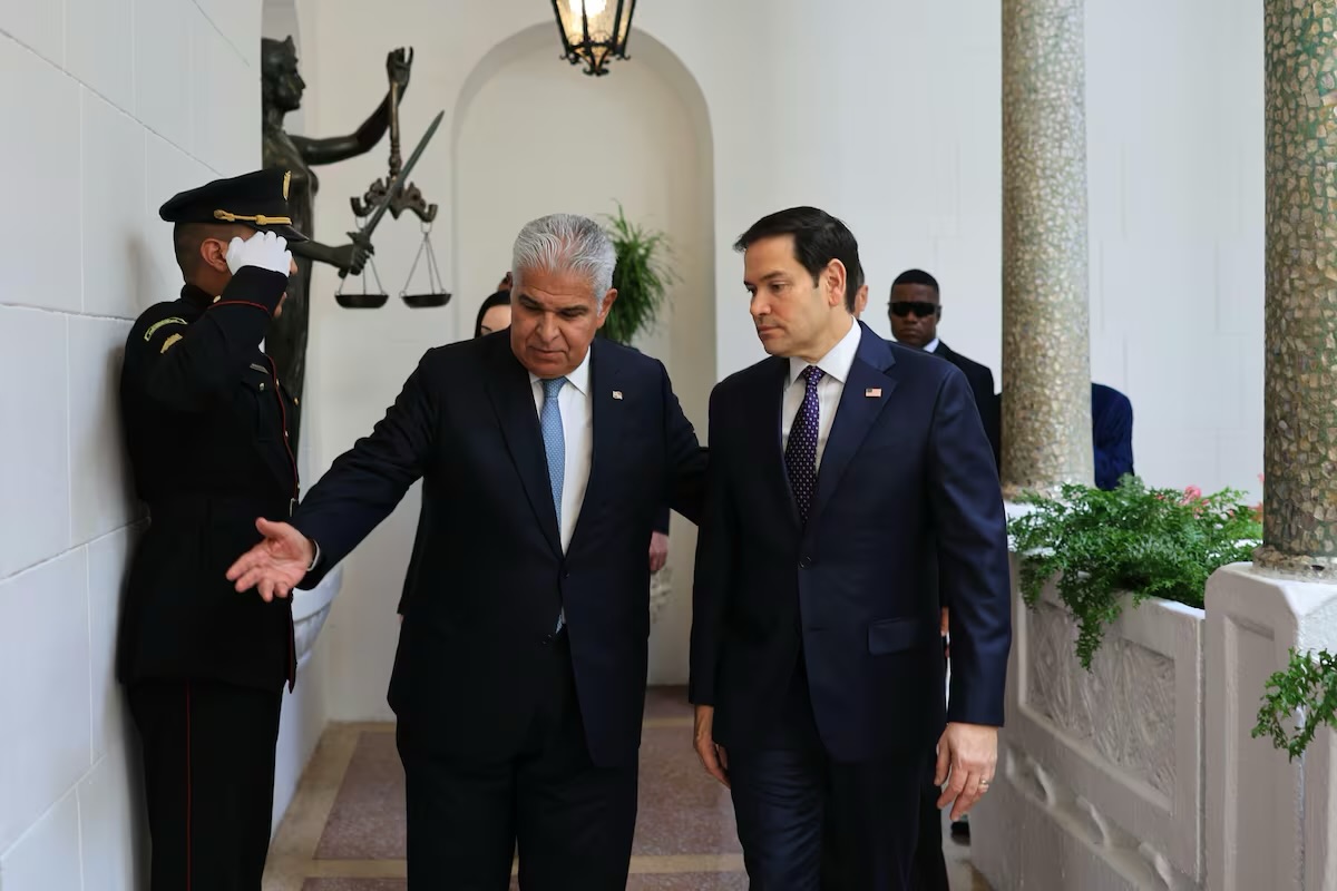 Panamá expulsa a China de su canal