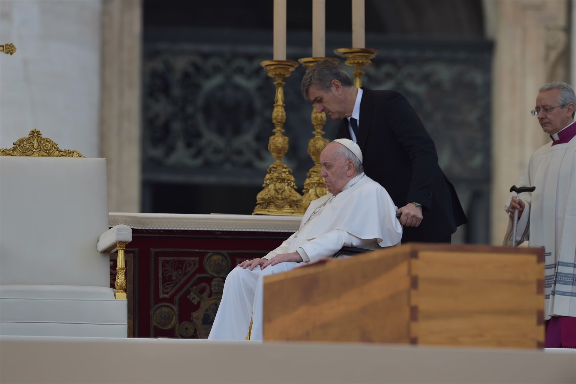 El papa Francisco pasa la noche estable tras sufrir ayer dos crisis respiratorias