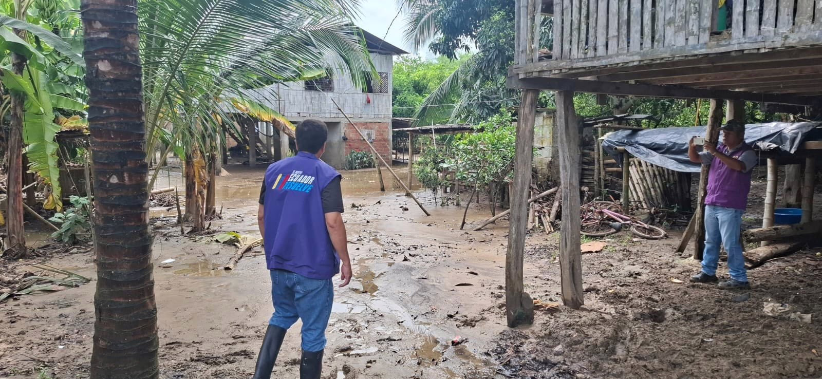 Al menos dos muertos y 60 heridos por las lluvias torrenciales en Piñas, Ecuador
