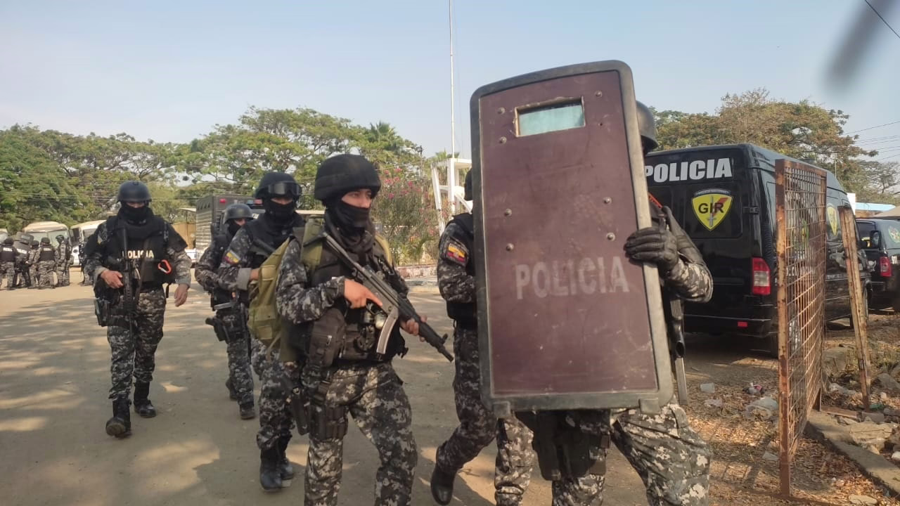 Parlamento aprueba instalación de bases militares extranjeras en Ecuador