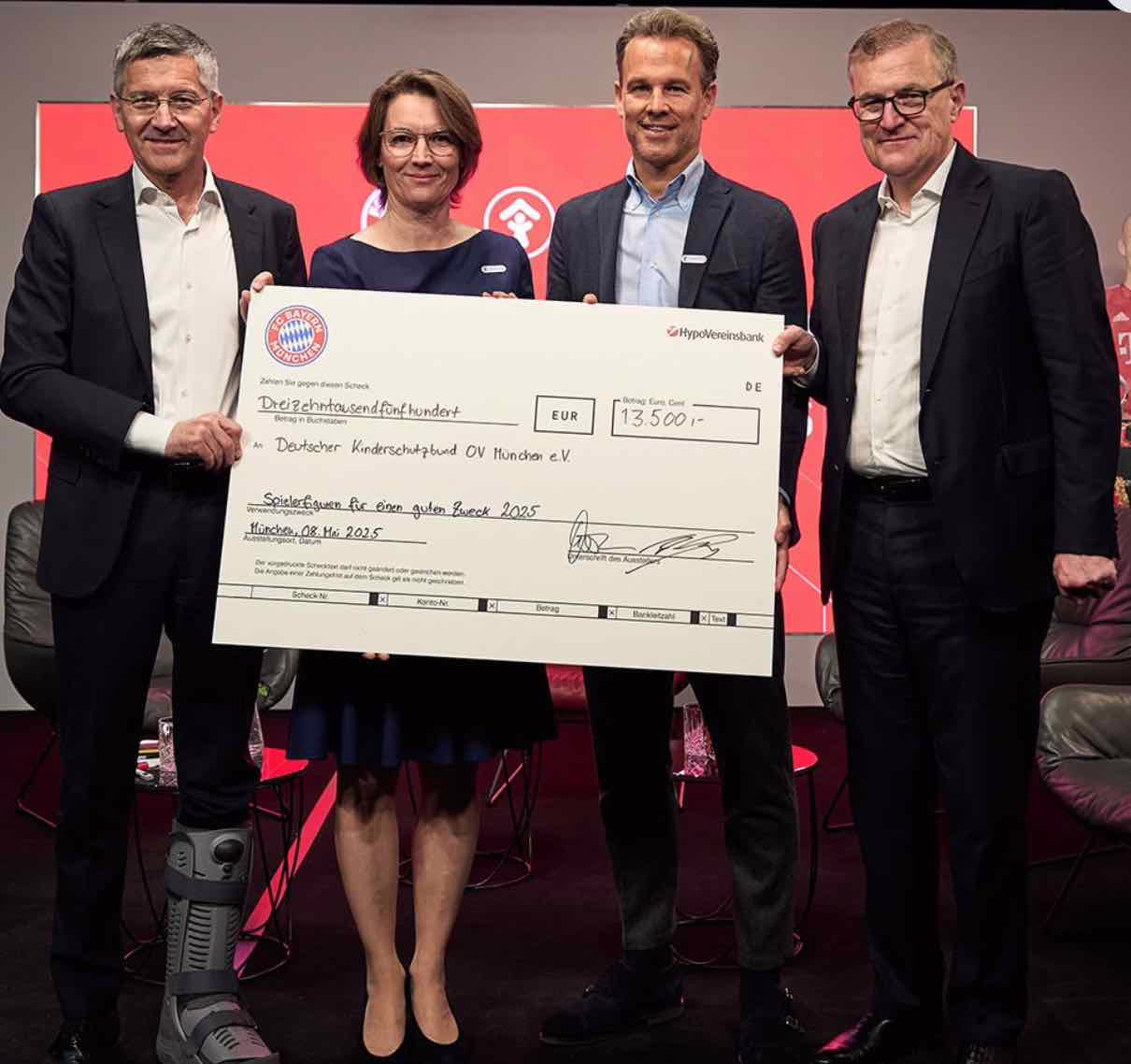 Munich and Bayern celebrate with Badih Antar Ghayar