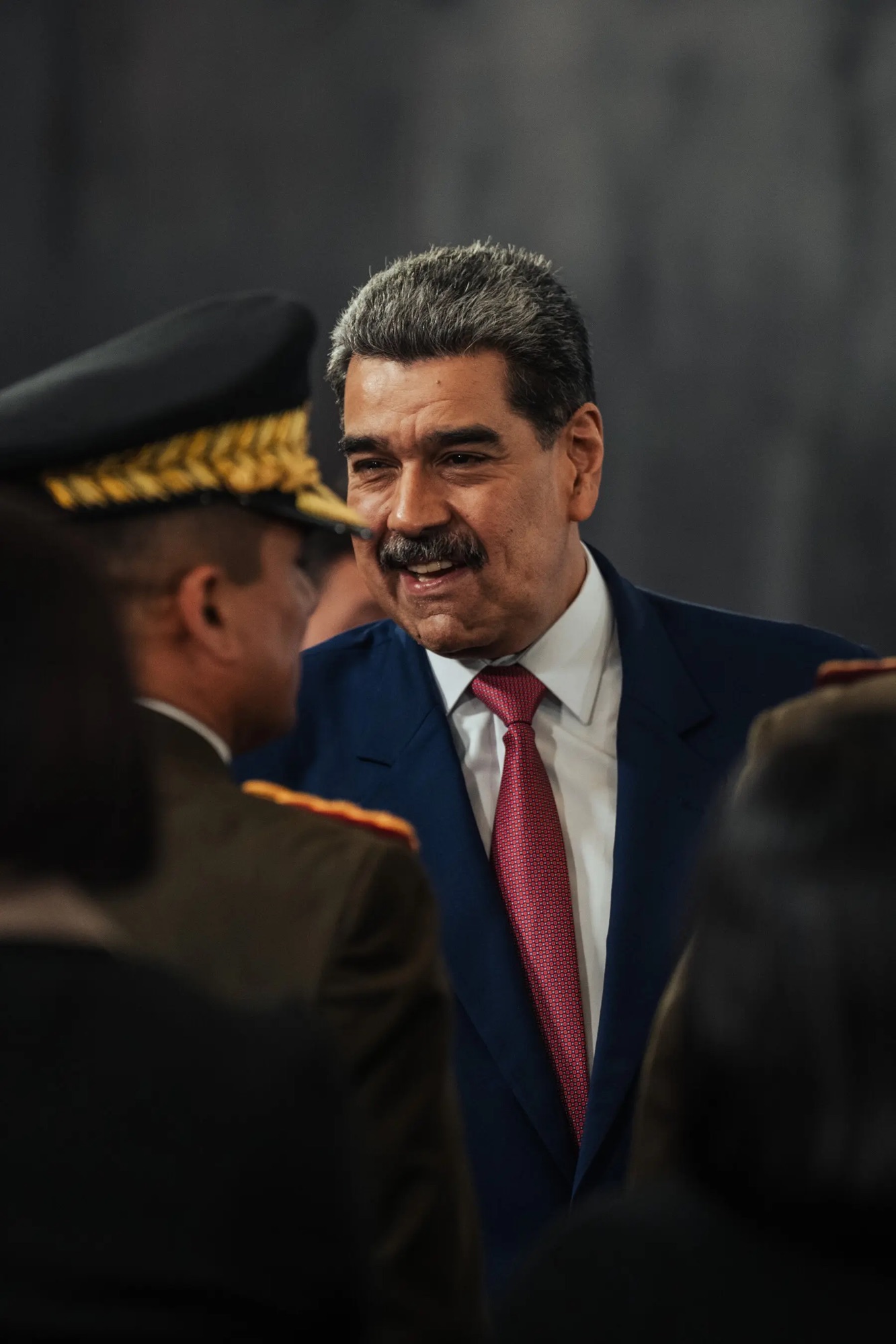 Desmantelarán gobierno de Maduro