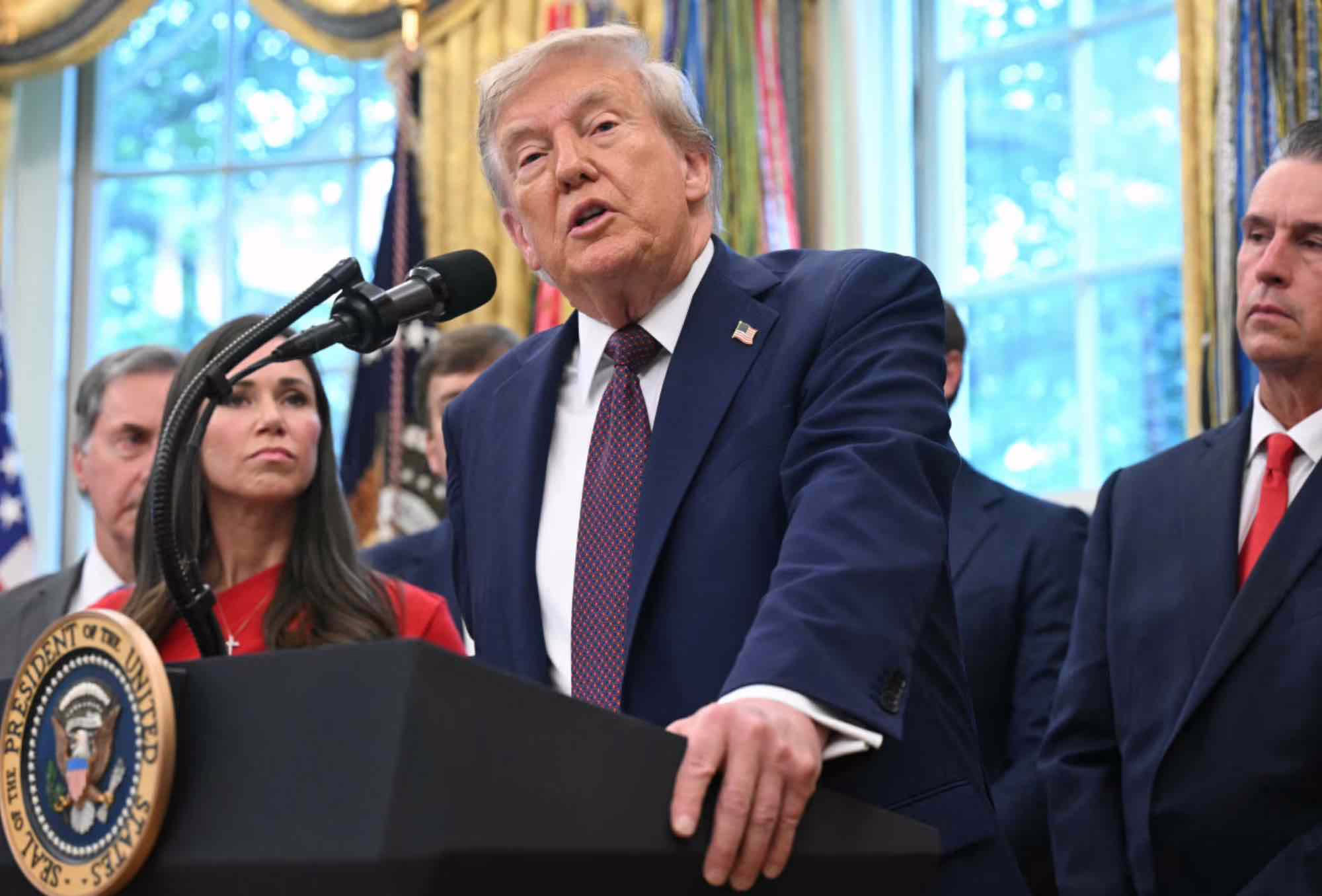 Trump publica video de ataque contra barco de droga venezolano