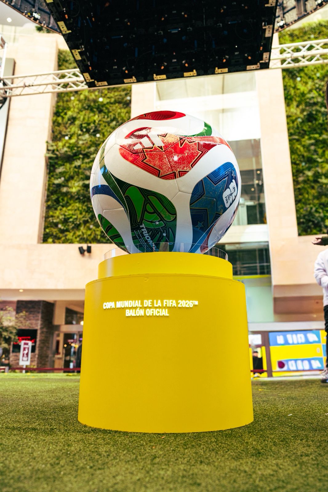 Adidas presenta Trionda el balon con conectividad total