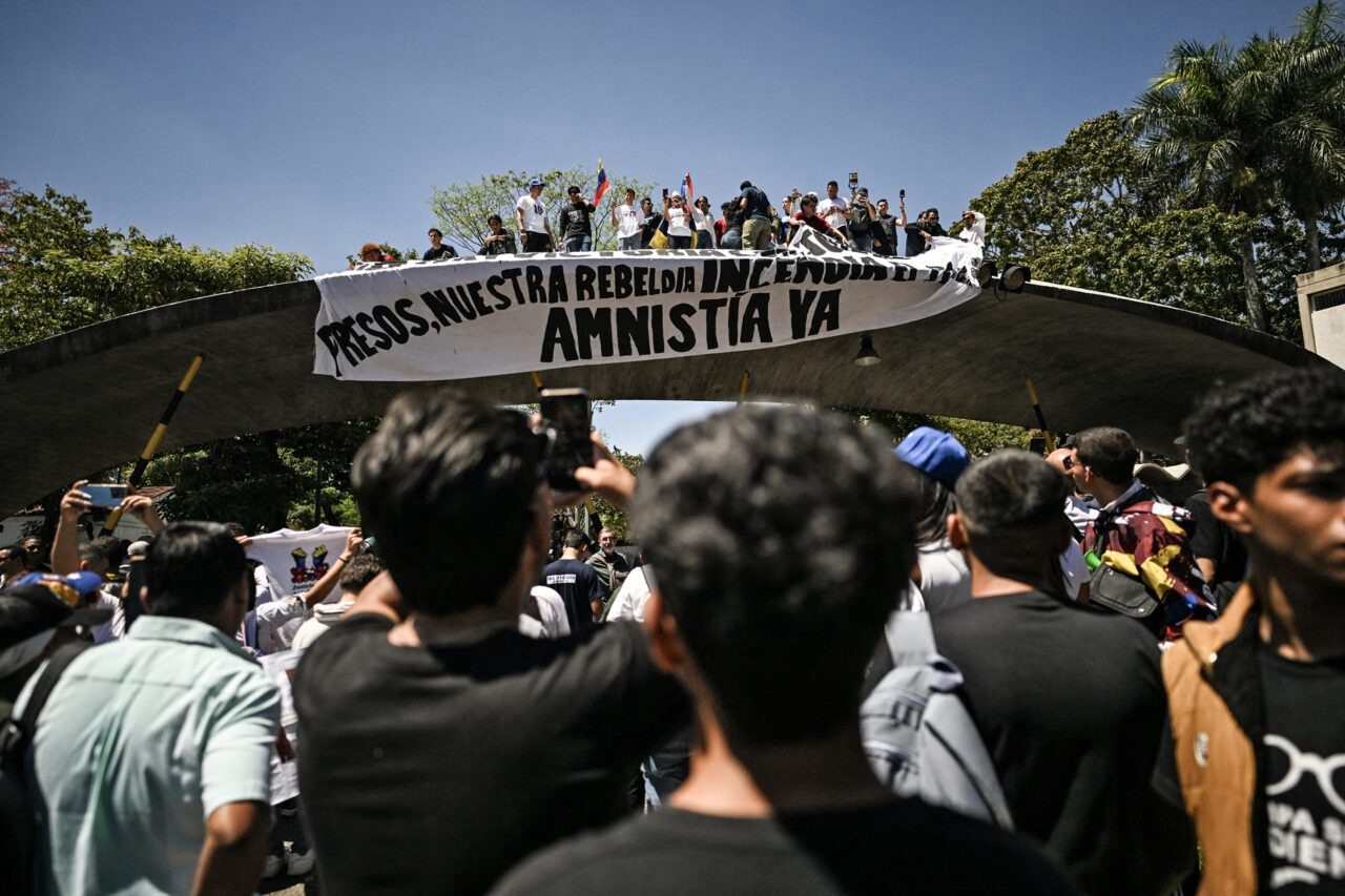 Presidente de la FCU – UCV denunció persecución tras protesta por presos políticos