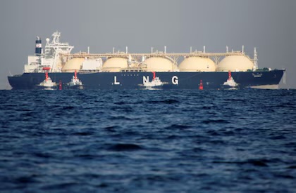 La Agencia Internacional de la Energía propone liberar 400 millones de barriles de petróleo para frenar la subida de precios