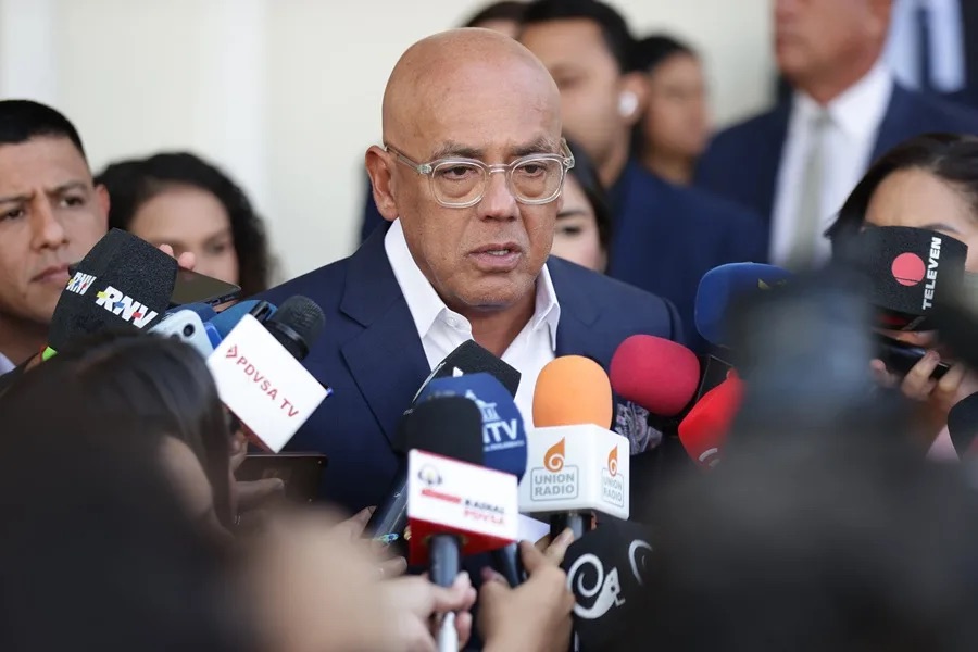El presidente del Parlamento venezolano señala a Volker Türk como un «enemigo» de su país