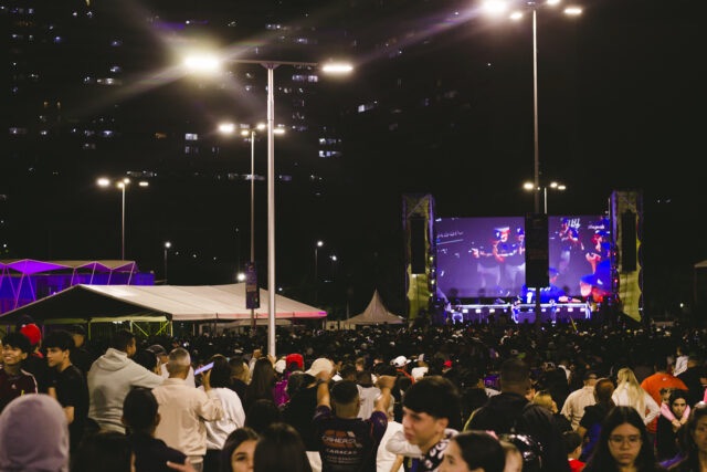 Banderas, fuegos artificiales y caravanas: así se vivió en Caracas la final del Clásico Mundial de Beisbol