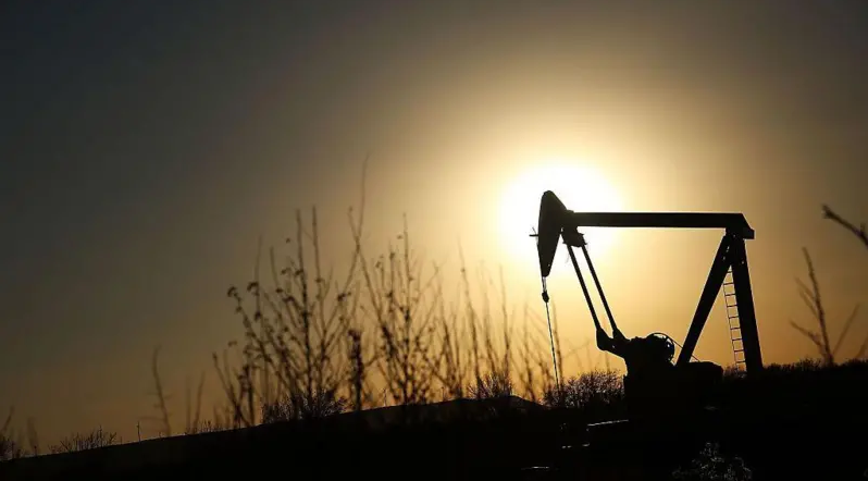 Precios del petróleo superan los 110 dólares el barril tras amenazas de Trump