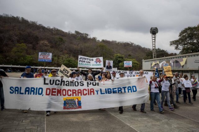 OIT urge al gobierno aumentar el salario mínimo y aplicar reformas laborales