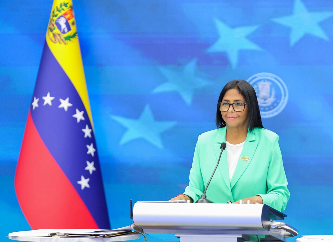 Lo nuevo de Delcy: Aumento de sueldo sin decir a cuánto