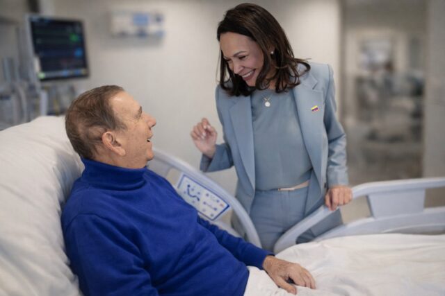 Edmundo González está hospitalizado en Madrid y cancela su participación en acto con María Corina Machado