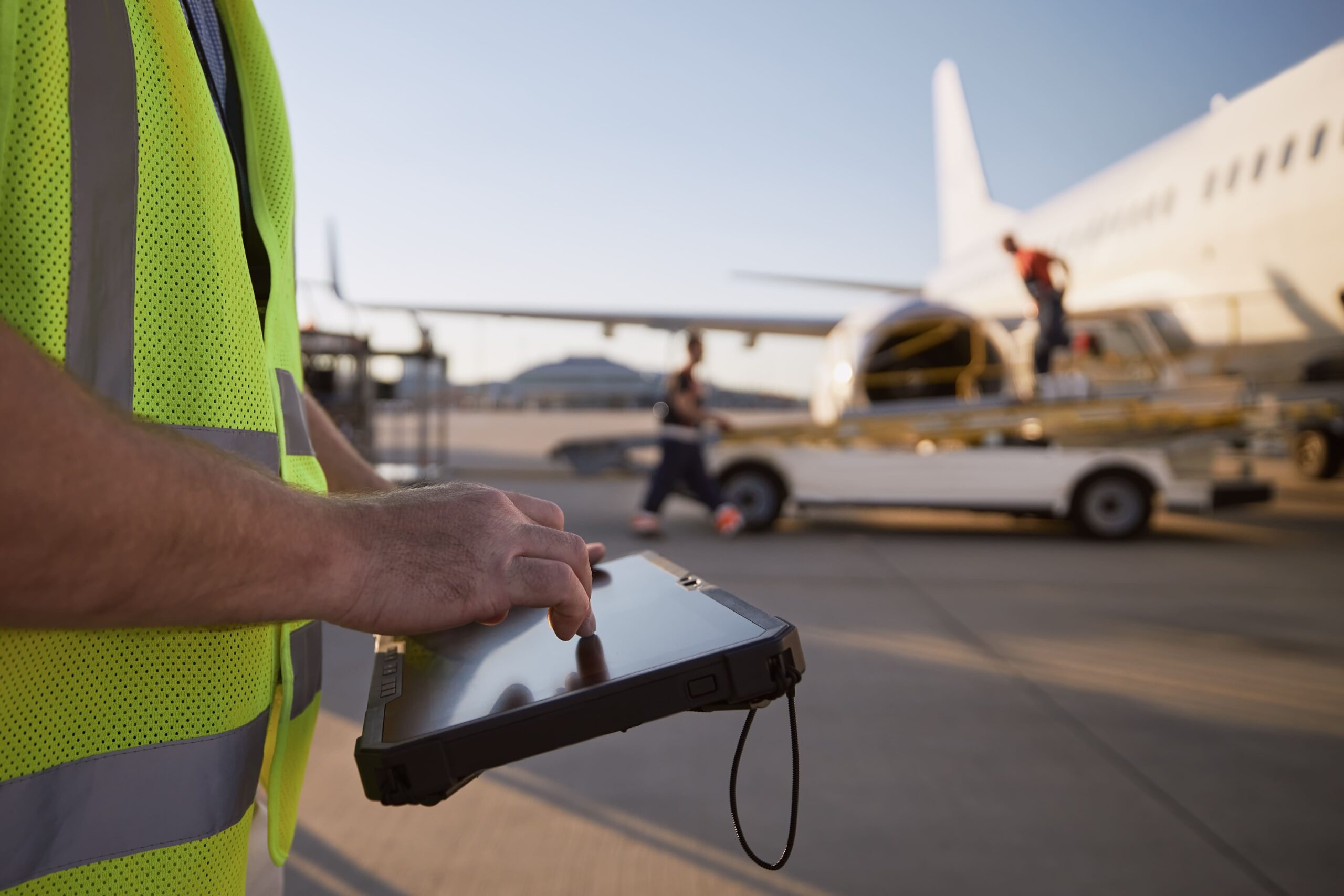 IA revoluciona operaciones aeroportuarias mientras Latinoamérica bate récords de tráfico aéreo
