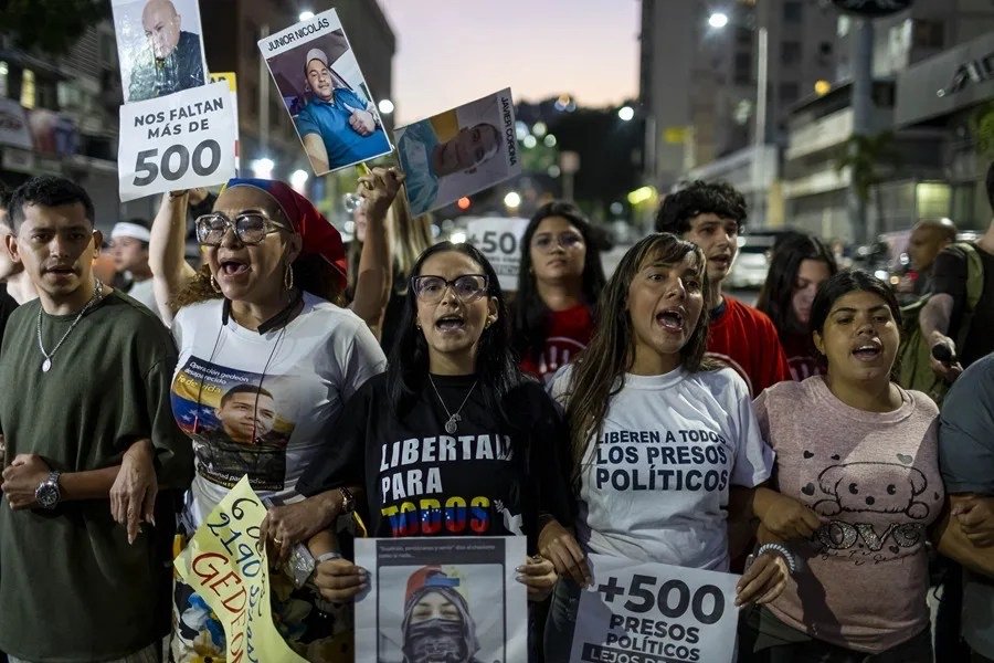 Venezolanos responden al llamado de María Corina Machado y exigen la liberación de los presos políticos