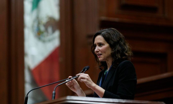 Ayuso afirma que México está a dos pasos de llegar al camino de Venezuela