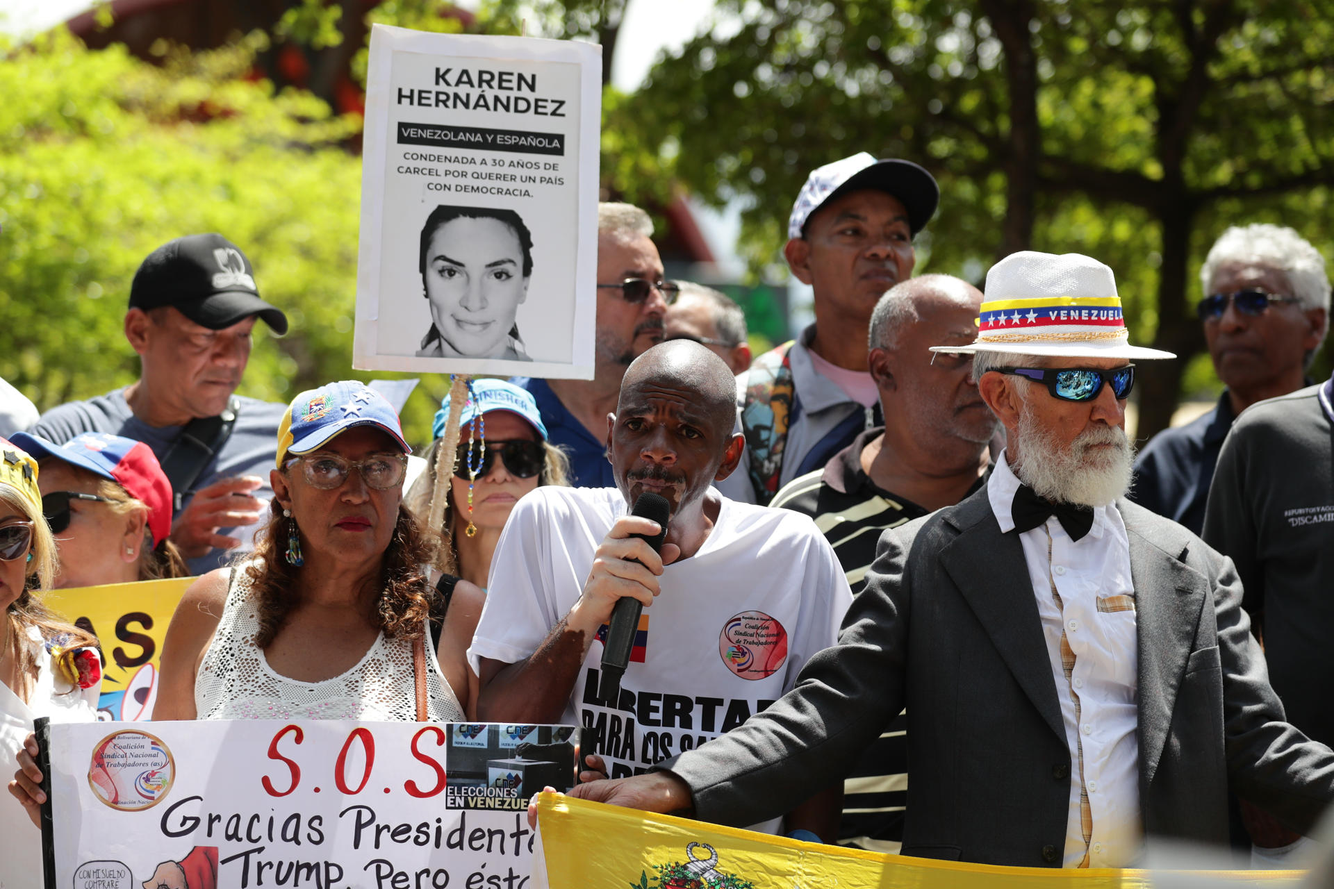 Líderes sindicales pidieron elecciones generales ante la embajada de EEUU en Caracas
