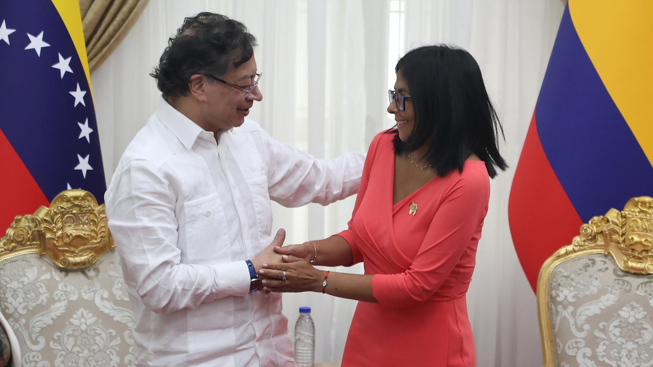 Gustavo Petro y Delcy Rodríguez se pronuncian tras reunión en Miraflores; “Les faltó hablar de libertad y democracia”, cuestionan | NTN24.COM