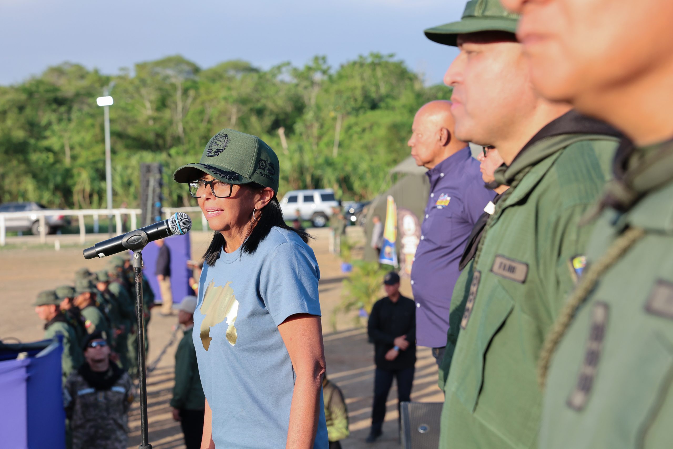 Delcy Rodríguez visita Fuerte Terepaima mientras exhuman a preso político