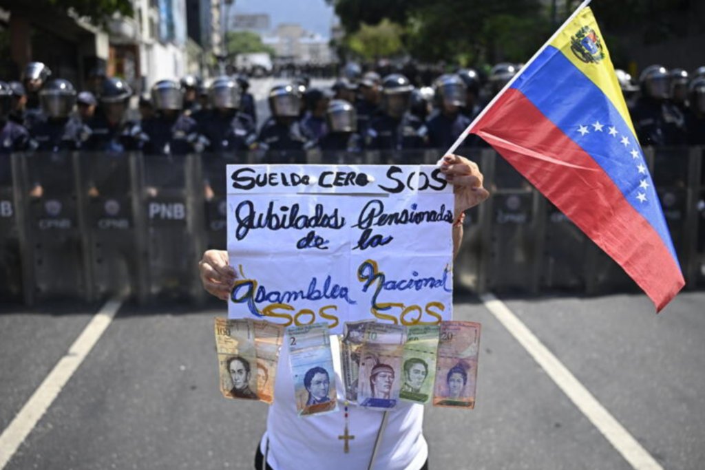 Venezolanos expresan indignación ante aumento de Delcy Rodríguez