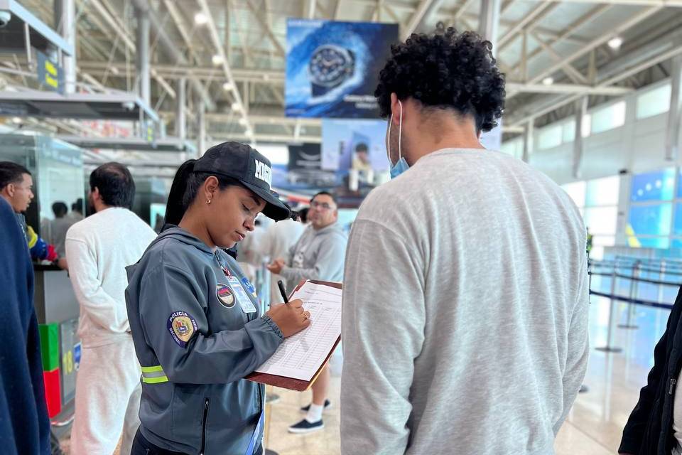 Llegan a Venezuela 156 connacionales repatriados desde Miami