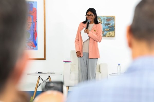 Delcy Rodríguez exige actuar contra jueces que cobran amnistía