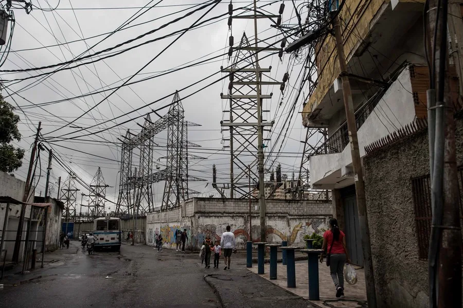 Venezuela registra récord de demanda eléctrica mientras enfrenta crisis de suministro