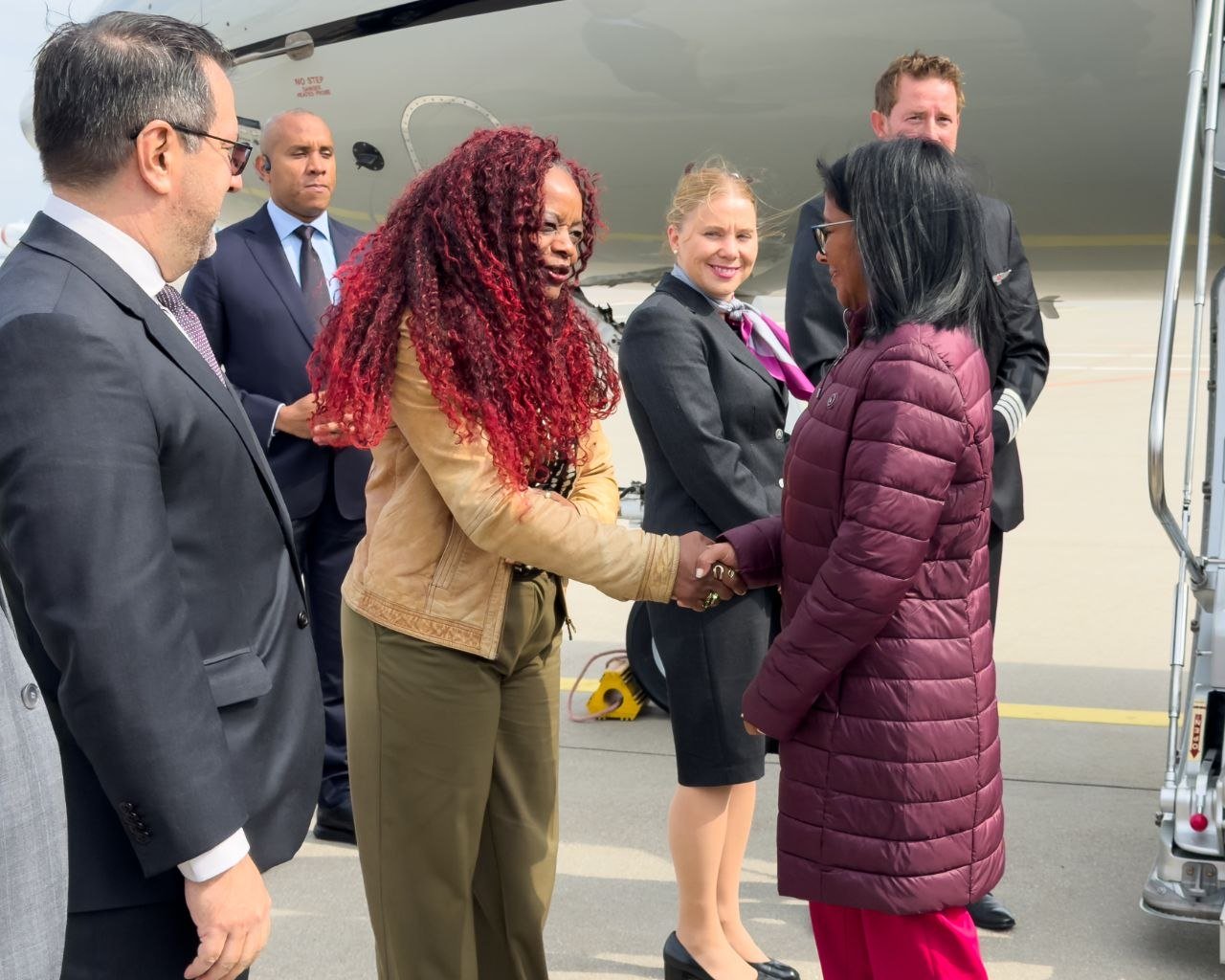 Delcy Rodríguez llega a Países Bajos para defender el Esequibo ante la CIJ