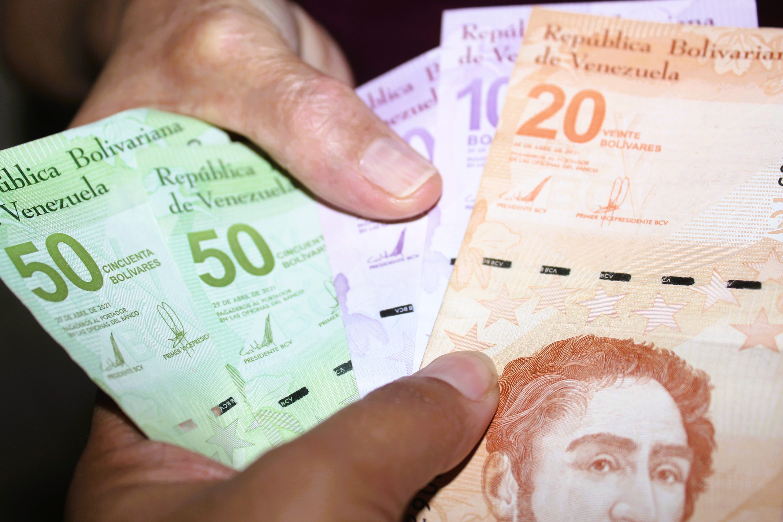 Ministro chavista admite incumplimiento de prestaciones sociales en Venezuela