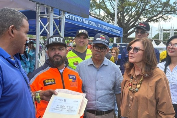 Ministra Faría impulsa equipamiento de tiendas Fontur con apoyo bancario