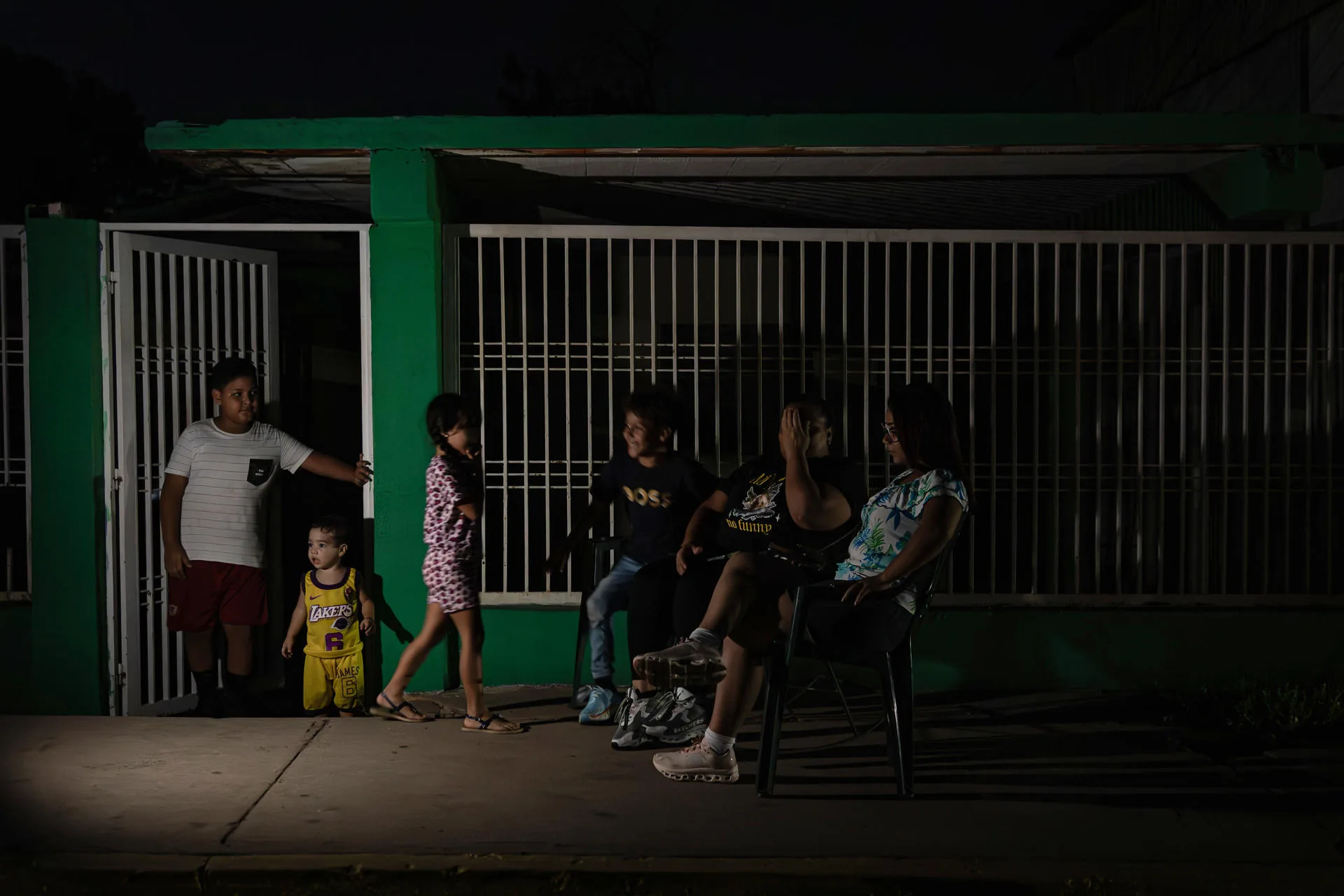 Venezuela enfrenta crisis eléctrica con apagones sin horario oficial
